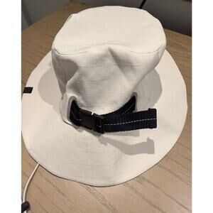 NWOT lululemon rare LAB Bucket Hat w/ Strap – M/L